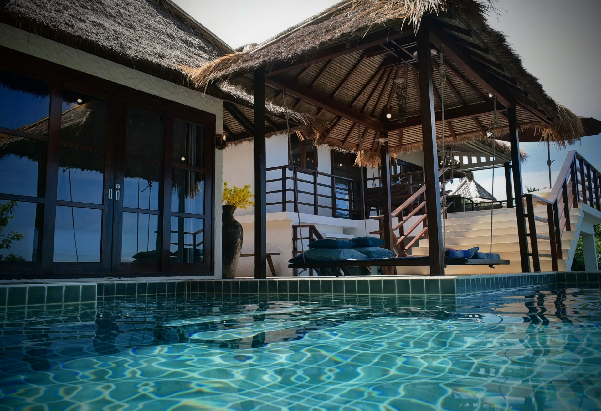 Plunge pool beside the thatched sala and villa at The Fisherman’s House